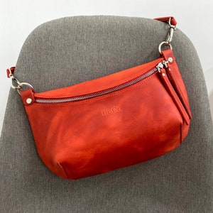Bananentasche, handgefertigte Ledertasche, Gürteltasche, Frauenledertasche, Crossbody-tasche, rote Ledertasche