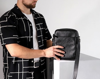 Handmade Black Leather Banana Bag: Men's Crossbody Waist Pack