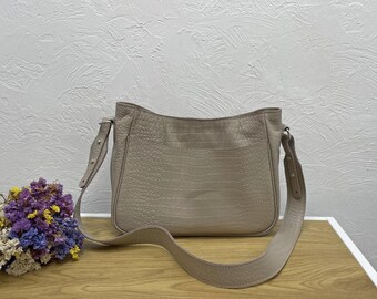 Handmade beige Leather Crossbody Bag: Waxed Vintage Style
