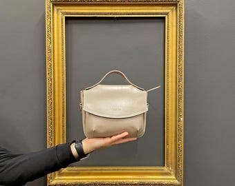 Handmade Beige Leather Crossbody Bag: Adjustable Strap, Zipper Closure