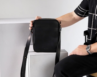 Handmade Black Leather Banana Bag: Crossbody Waist Pack