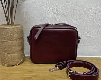 Handmade Burgundy Leather Crossbody Bag: Adjustable Strap