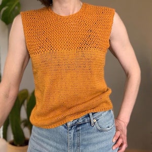 Top naranja tejido a mano
