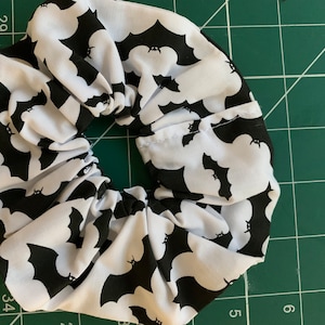 Coletero grande con forma de murciélago, perfecto para Halloween