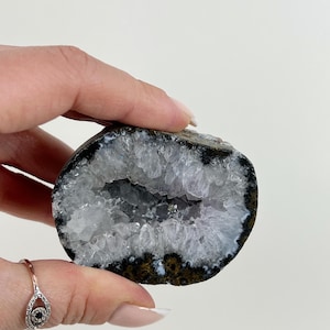 Geode di agata drusa autoportante, agata drusa, geode di agata, intaglio semilucido, geode di cristallo, intaglio di agata, cristallo di agata