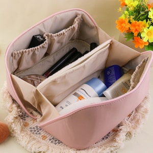 Trousse de toilette personnalisée avec petit monogramme trousse de maquillage personnalisée cadeau personnalisé pour elle cadeau personnalisé pour demoiselle d'honneur organisateur image 1