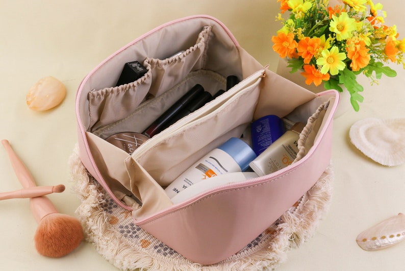 Trousse de toilette personnalisée avec petit monogramme trousse de maquillage personnalisée cadeau personnalisé pour elle cadeau personnalisé pour demoiselle d'honneur organisateur image 1