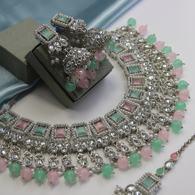 DHEERA earrings + tikka (Mint x Pink)