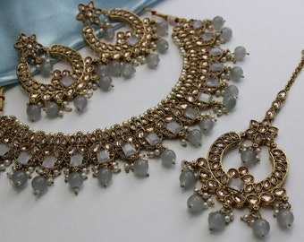 Rei Gray - Parure de collier avec boucles d'oreilles et Tikka