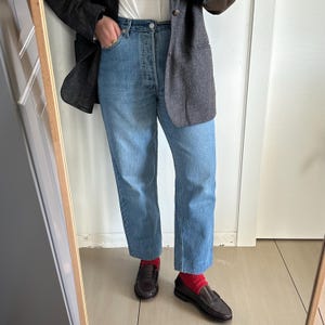 Levi&#39;s 901 Feminino Feito nos EUA, Tamanho W34 L32, Lavagem Azul Médio, Cintura Alta, Ajuste Cônico, Calça Minimalista