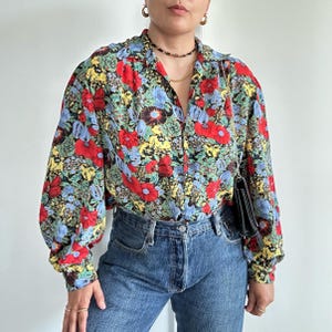Camisa vintage con estampado floral para mujer, tallas L-XL, manga larga, botones y cuello en V.