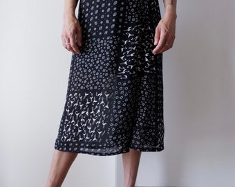 Vintage 80s Abstract Print Midi Sarong Skirt - Black and White Cross Front