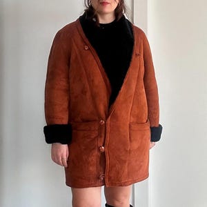 Vintage Real Shearling Brown Coat with Dark Fur Interior | Women&#39;s Size Medium | Unique Buttoned Midi Sheepskin Leather Jacket