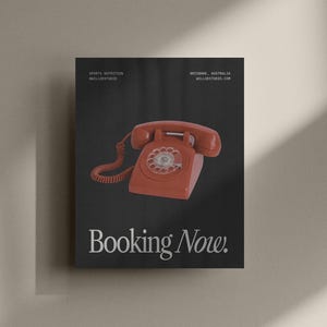 Puede incluir: Un tel&eacute;fono rojo de disco con un cable negro sobre un fondo negro. El texto "Booking Now." est&aacute; debajo del tel&eacute;fono. El texto "Sports Nutrition" y "Well-Studied" est&aacute; en la esquina superior izquierda. El texto "Brisbane, Australia" y "wellstudied.com" est&aacute; en la esquina superior derecha.