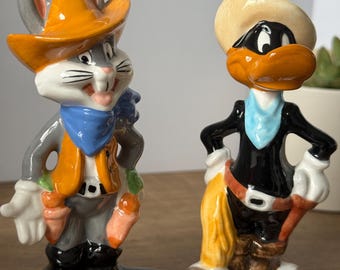 Vintage Bugs Bunny & Daffy Duck Salz und Pfefferstreuer | Looney Tunes Cowboy Keramik Set | Warner Bros Sammlerstück