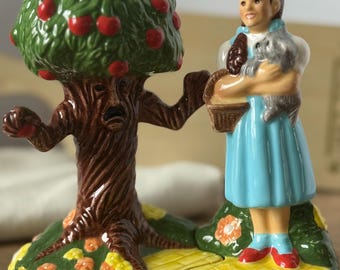 Wizard of Oz Collectible Salt & Pepper Shakers Dorothy Apple Tree