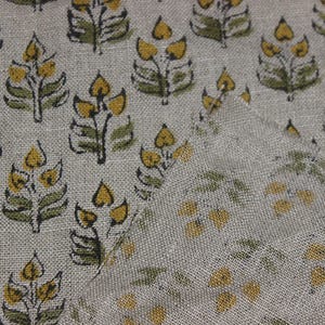 Reines Leinen, 147 cm breit | Handgefertigter indischer Blockdruckstoff mit Blumenmuster für Kissenbezüge, Sofa- und Tischdekoration - ALIA Bild 4