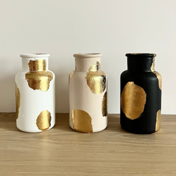Bottle neck hand painted vase - matte vase - ceramic effect - minimalist - modern - decorative vase - gold leaf vase - home decor - boho