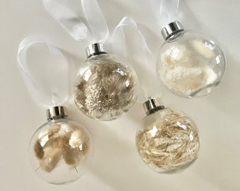 Dried flower christmas bauble - christmas pampas baubles - dried flower baubles - christmas decoration - glass bauble - dried flower decor