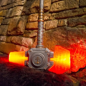 DOOM Eternal The Sentinel Hammer &quot; Hellbreaker&quot;
