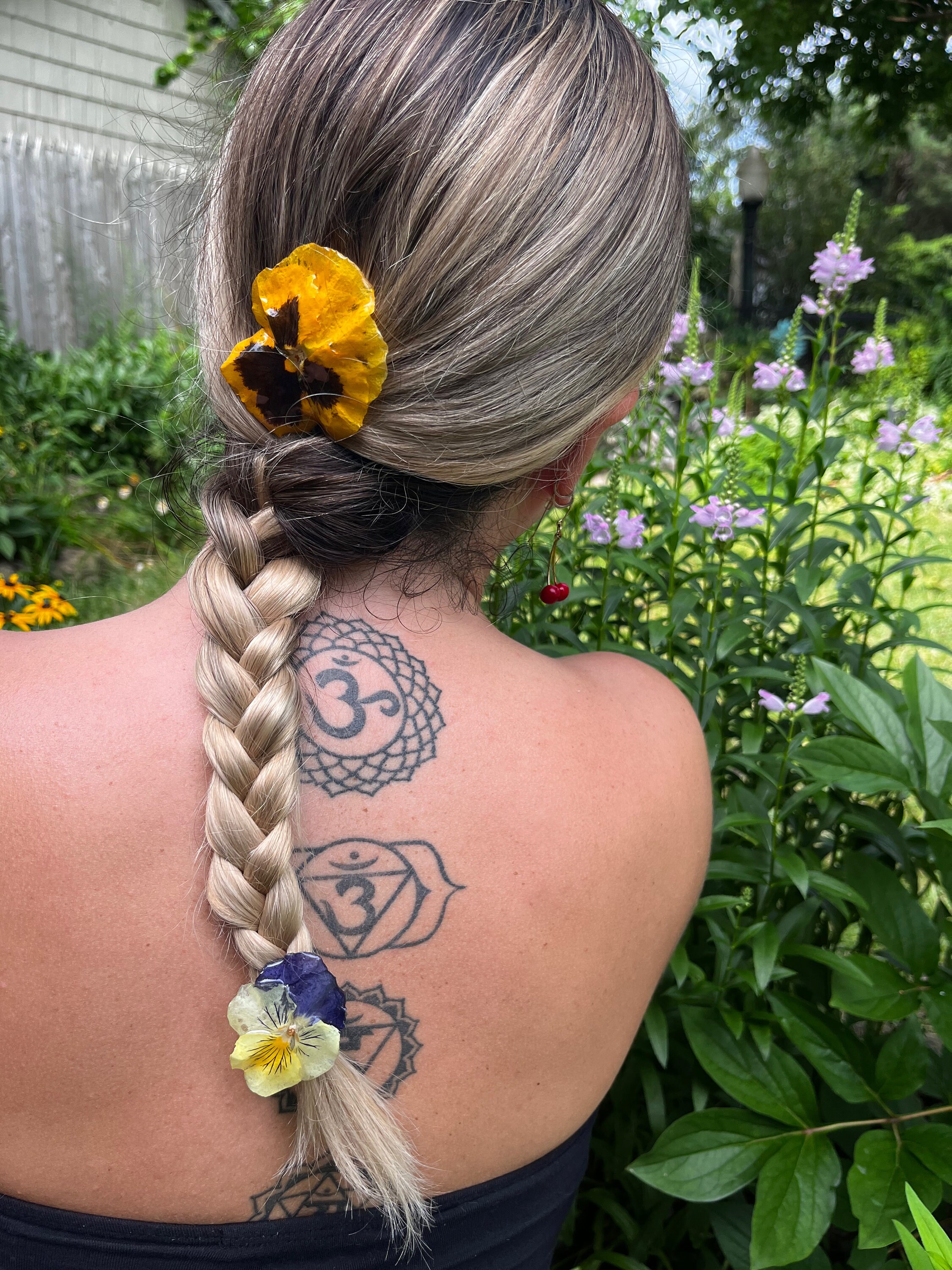La Casa de Flores Floral Hair Clip – Blue & Yellow Pansy
Vintage Flower Blue Cymbidium Orchid Hair Pin - Beach Orchid Flower Hair  main image 4