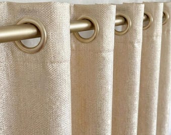 Tende con occhielli color crema: tenda a pannello singolo testurizzata per soggiorno