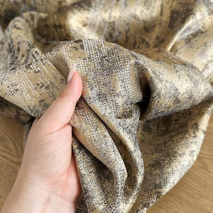 Tende jacquard di lusso moderne: tende oscuranti su misura con fodera e motivo a occhielli per soggiorno.