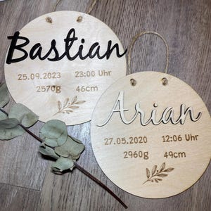 Geburtstafel aus Holz als Geschenk zur Geburt mit 3D Namen in schwarz, weiß oder Natur.