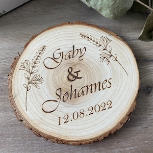 Personalisierte Holzscheibe mit Wunschtext. perfekt als Geschenk. Meilensteinkarte