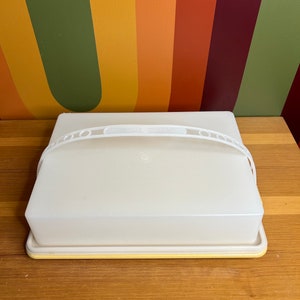 Vintage Tupperware plastic container kitchen golden harvest cake rectangle server carrier dessert cupcake treats