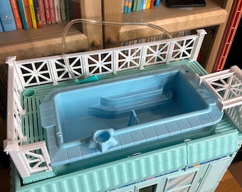 1999 90s Vintage Barbie Beach Bungalow House Doll Playhouse