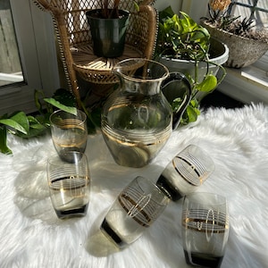 Vintage Kunst Glas Trinkkrug und Gläser schwarzes Glas Gold MCM Barwagen - 5 Gläser