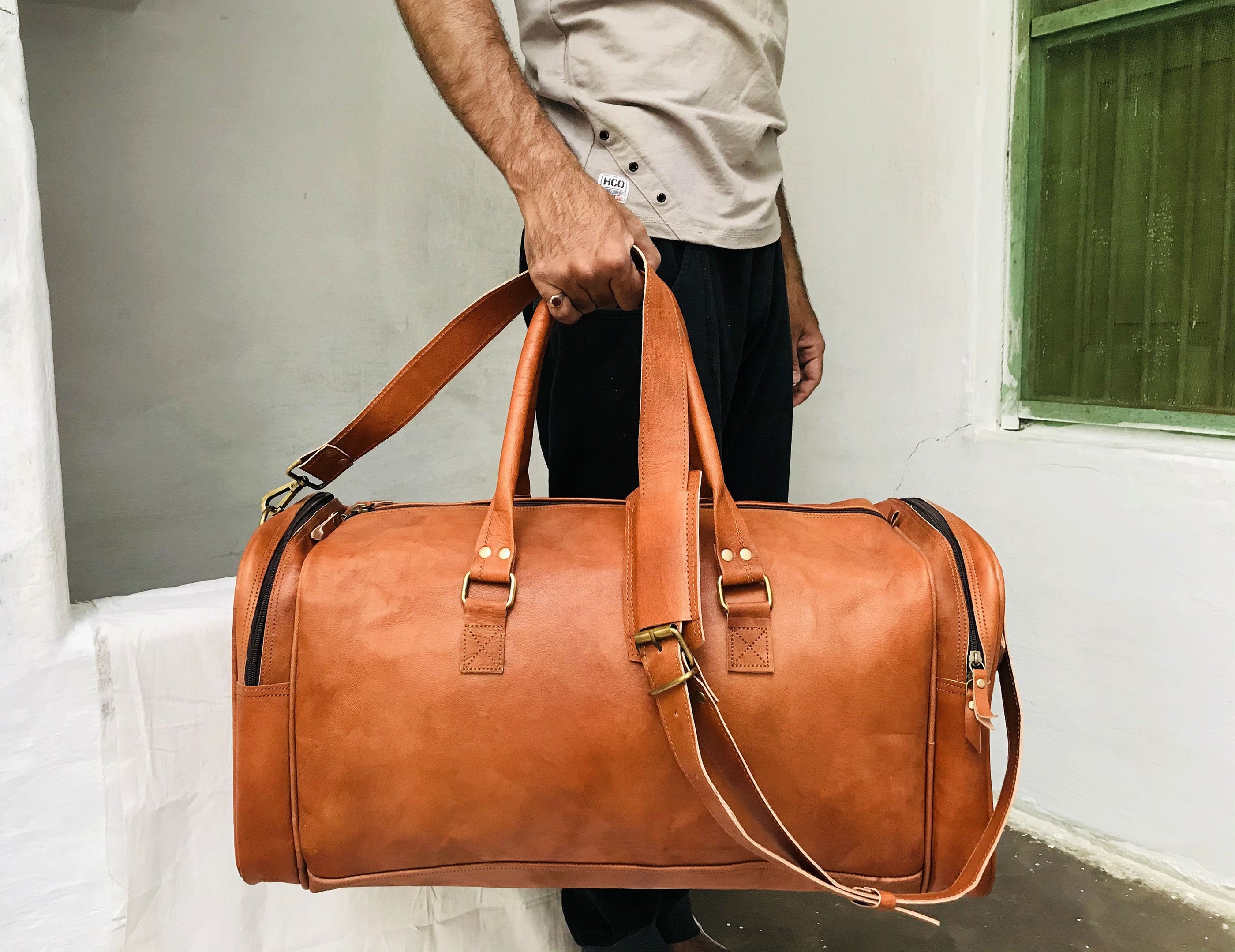 LeatherFocus Leather Travel Luggage Bag, Mens Duffle Retro Carry on Handbag (Brown)
