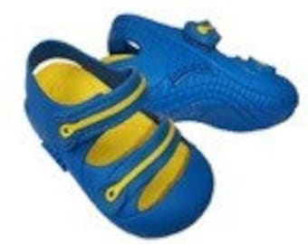 Los mejores zapatos para niños para divertirse y jugar, huelen a chicle, ergonómicos y fisiológicos, usan todos los días, playa y piscina