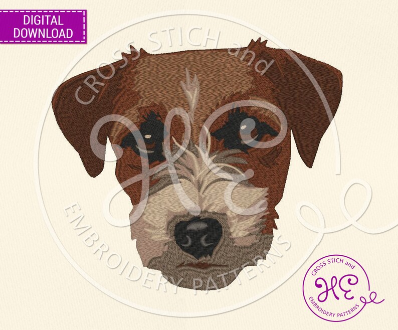 K&ouml;nnte beinhalten: Stickerei-Design eines braunen und wei&szlig;en Jack Russell Terrier-Hundekopfes. Der Hund hat einen ernsten Ausdruck und schaut direkt auf den Betrachter. Das Design ist perfekt f&uuml;r Kreuzstich- und Stickprojekte.