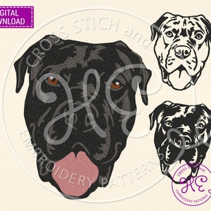Può includere: Un modello di ricamo digitale di un cane nero con la lingua rosa che sporge. La testa del cane è rivolta in avanti e gli occhi sono marroni. Il modello è in un cerchio con il testo "Cross Stitch and Embroidery Patterns" attorno al bordo.