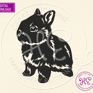 Pode incluir: Um padr&atilde;o de bordado digital em preto e branco de um coelho. O coelho est&aacute; sentado, com as orelhas eretas. A imagem inclui o texto "DOWNLOAD DIGITAL" e as palavras "CROSS STITCH and EMBROIDERY PATTERNS".