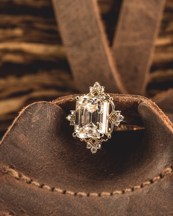 What's the difference between Antique and Vintage Jewelry? – The Moonstoned