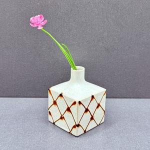 Kleine vaas met Otagiri-knoppen | Vintage Japans aardewerk | Bruin roosterpatroon | Minibloemenvaas