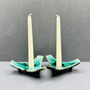 Vintage ljusstakar från Blue Mountain keramik | Grön droppglasyr MCM Atomic Design