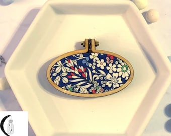 Mini embroidery hoop oil diffuser | air freshener | car air freshener | Liberty of London fabric | unique oil diffuser | passive diffuser