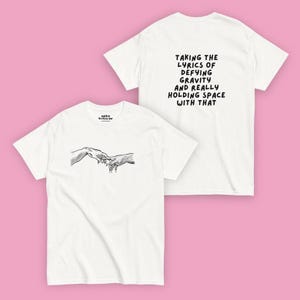 重力に抗う空間のクラシックTシャツ