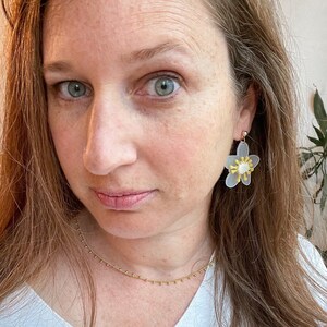 Spring Flowers | White Flower Acrylic Dangle || Lightweight || Spring Collection || Free Shipping