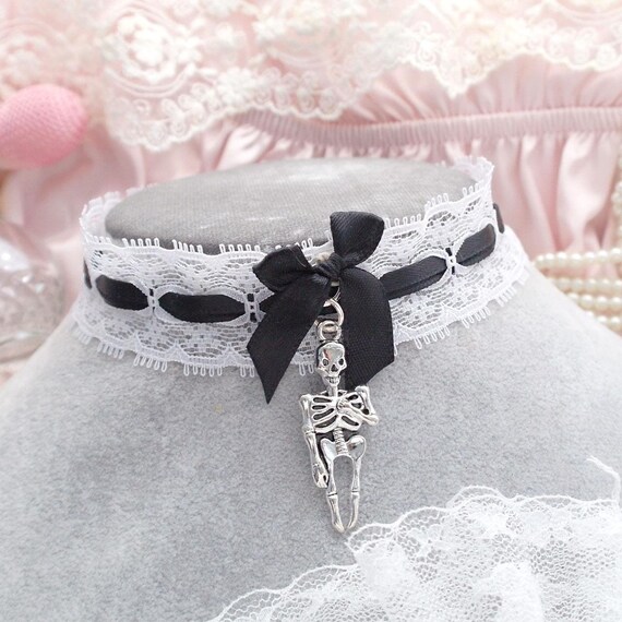 Skeleton choker discount