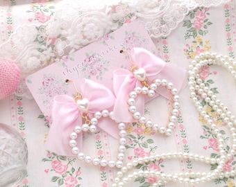 Lovely Baby Pink Bow Pearl Heart (Dangle Earrings / Clip On Earrings No Pierce)  ,  Cute Kawaii DDLG Daddys Girl Soft Girl Aesthetic Jewelry