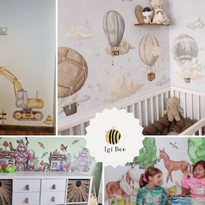 Pode incluir: Um conjunto de quatro adesivos de parede em estilo aquarela com bal&otilde;es de ar quente, nuvens e estrelas. Os adesivos s&atilde;o perfeitos para um ber&ccedil;&aacute;rio ou um quarto infantil.