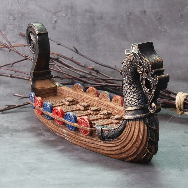 Wikinger Drachenboot mit Schilden - Nordische Drachenkopf Figur - Wohnzimmer Deko Ornament - Drachen Spieler Boot Statue - Retro Modernes Dekor