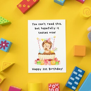 1ère carte d'anniversaire drôle | Vous ne pouvez pas lire ceci, mais j'espère qu'il aura bon goût | Mignon bébé lion de la jungle aquarelle | Carte premier anniversaire pour enfant