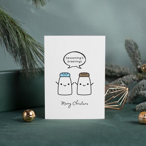 Carte de Noël drôle de salutations de Zazzle.be Liste d'envies Vous avez des idées ? calembour festif de vacances sel et poivre de Zazzle.be Liste d'envies Vous avez des idées ? Jeu de mots mignon de carte de Noël | C'est la saison
