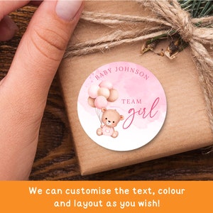Gepersonaliseerde teammeisjes babyshowerstickers | Aangepaste aquarel hij of zij raad het geslacht spellabels | Circle gender Reveal-tag (glanzend)